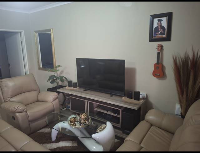 2 BEDROOM APARTMENT FOR SALE IN COMMERCIA